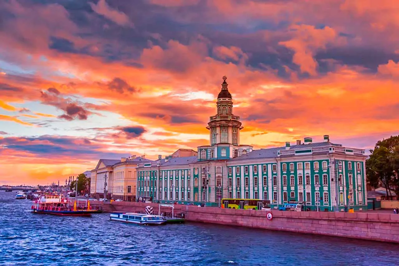 Фотообои в интерьере старинные здания петербурга  9-711 фото