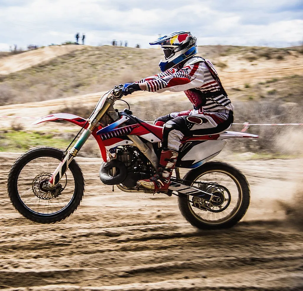 Фотообои в интерьере мотоциклист  9-1964 фото