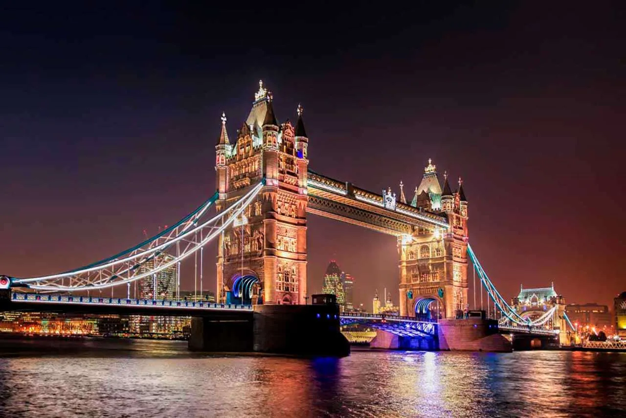 Фотообои в интерьере тауэрский мост поздним вечером  9-532 фото