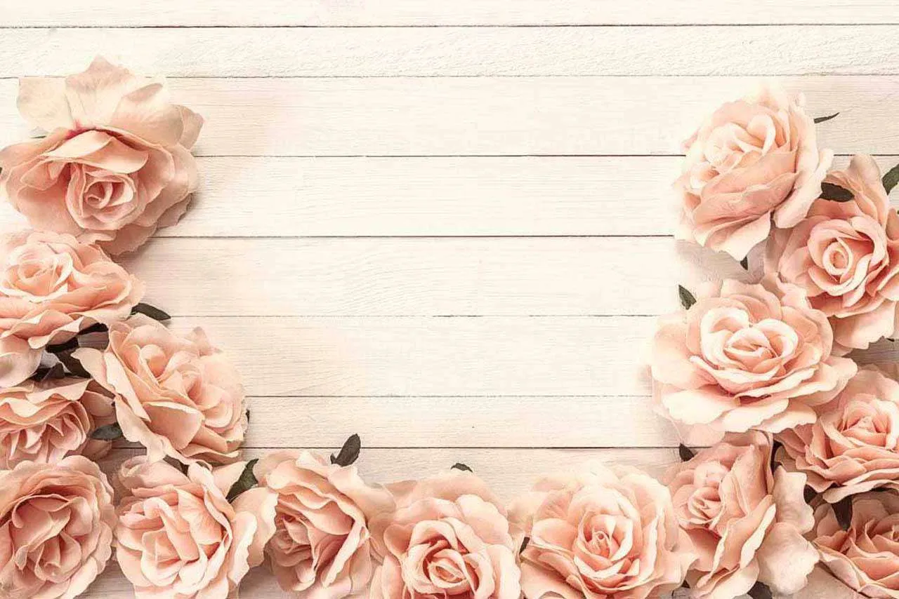 Фотообои в интерьере розовые розы на фоне дерева  10-252 фото