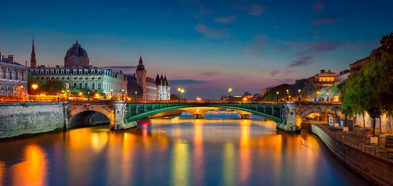 Фотообои в интерьере мост с огнями в париже вечером  9-768 фото