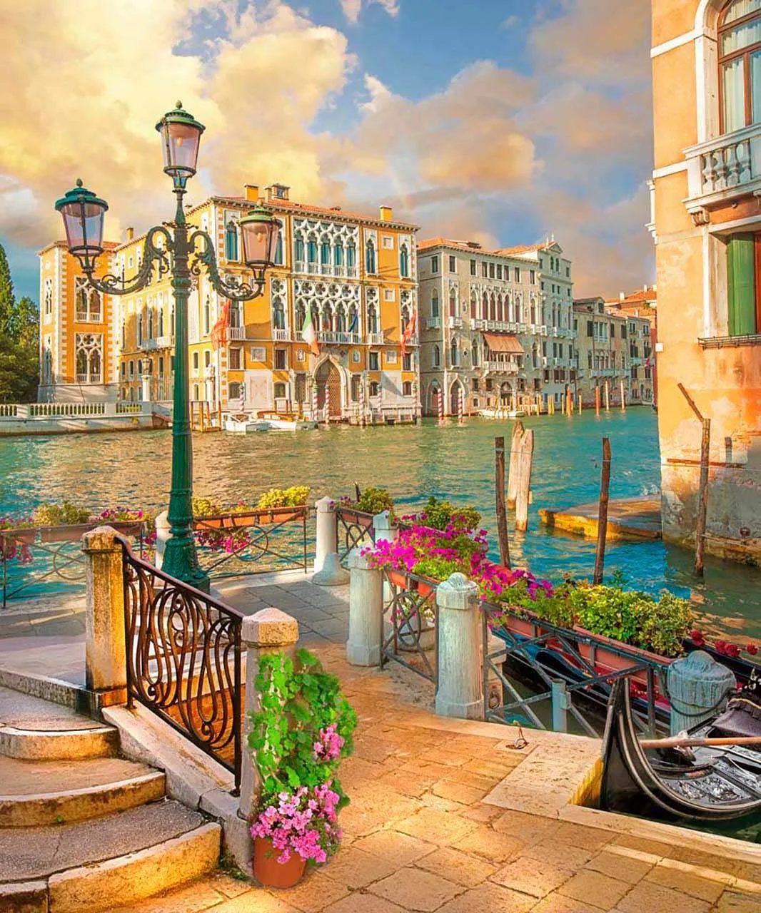 Фотообои в интерьере фонарь около венецианской улочки  5-094 фото