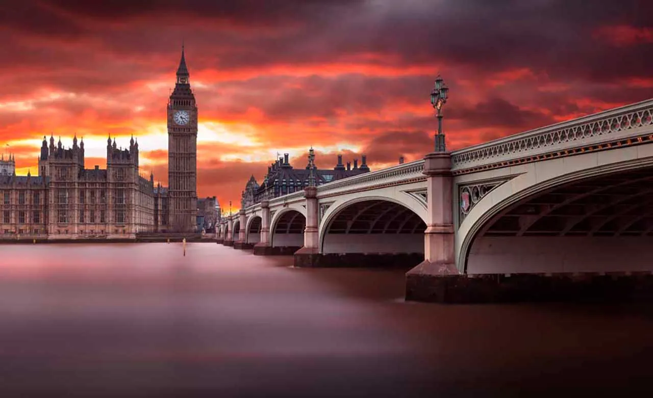 Фотообои в интерьере лондон на фоне заката  9-454 фото
