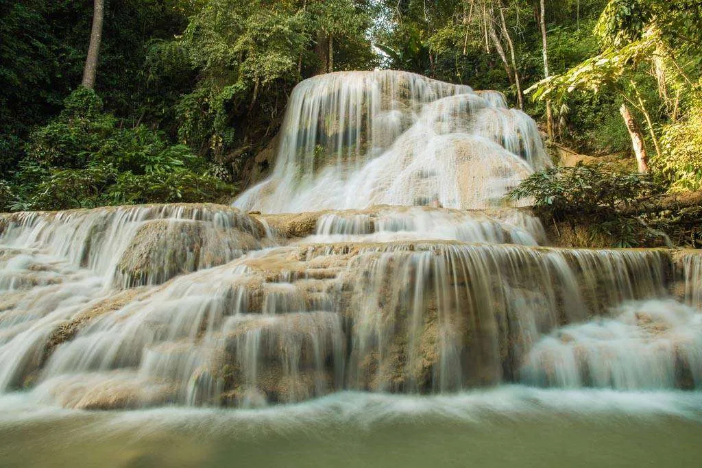 Фотообои в интерьере водопад макаэ, таиланд  9-909 фото