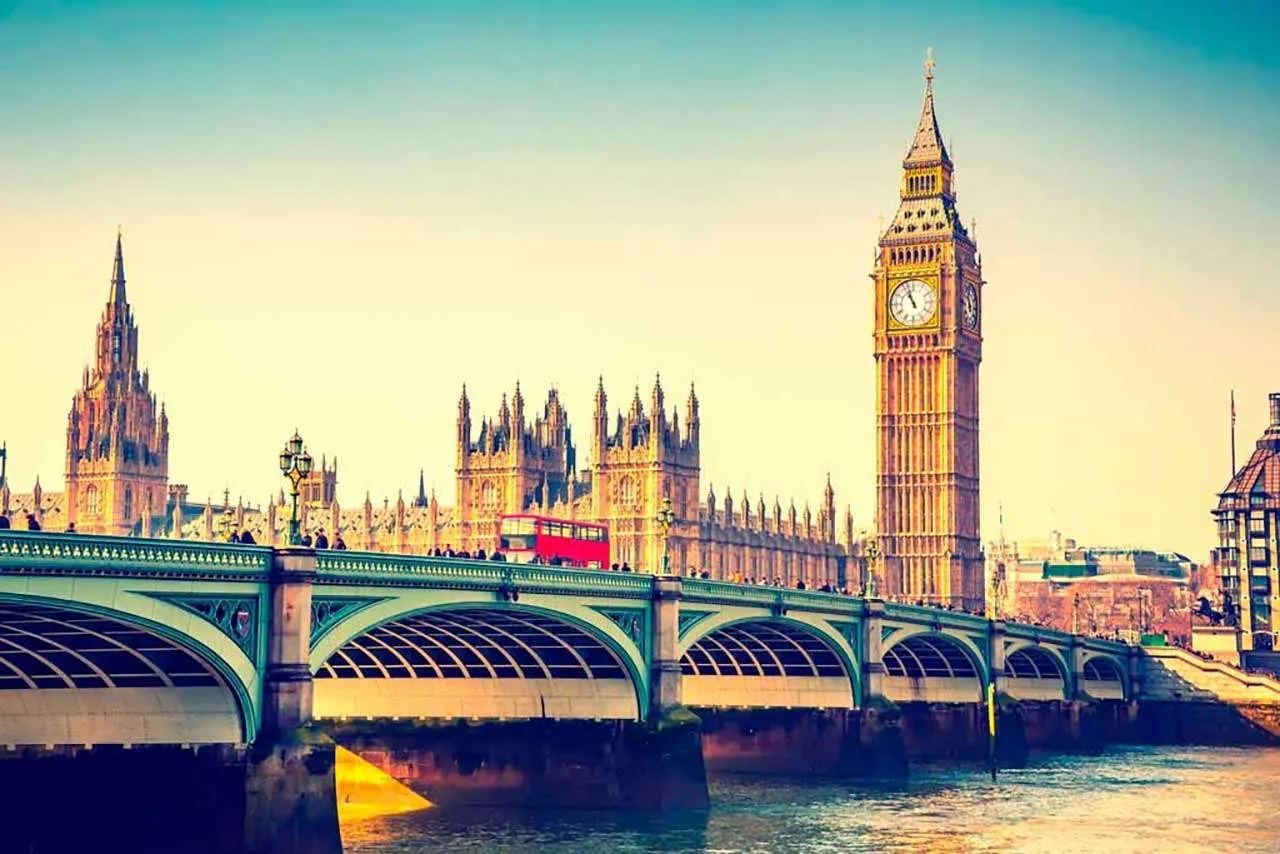 Фотообои в интерьере биг бен живописный  9-553 фото