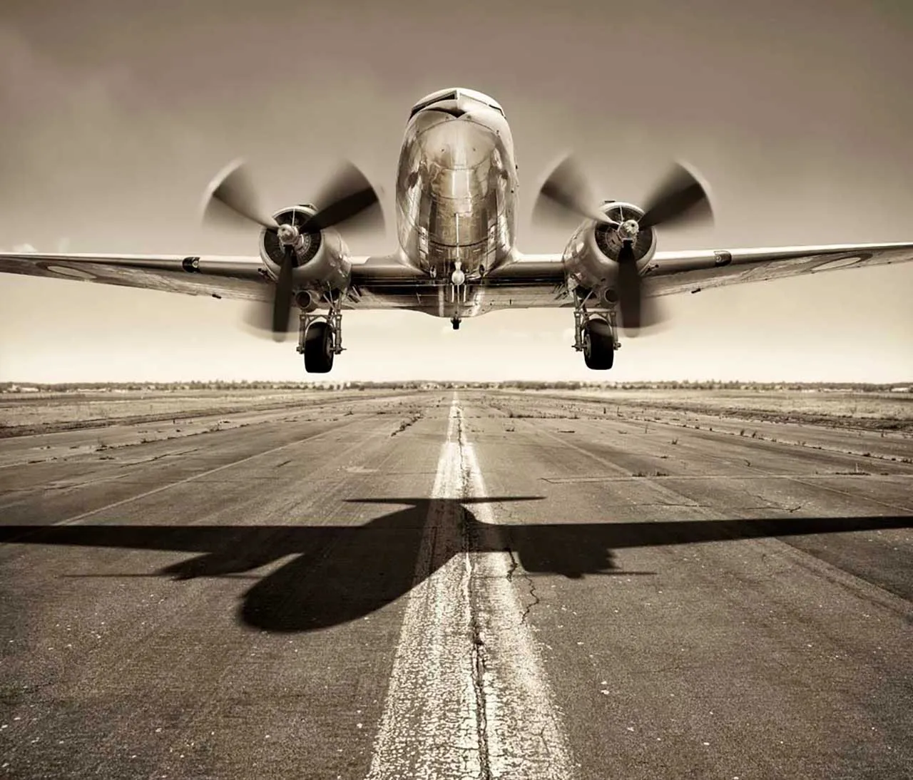 Фотообои в интерьере взлетная полоса и самолет  9-207 фото