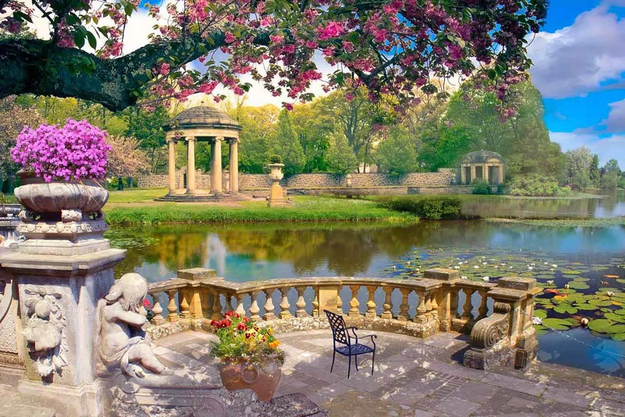 Фотообои в интерьере парк с террасой и видом на пруд  7-041 фото