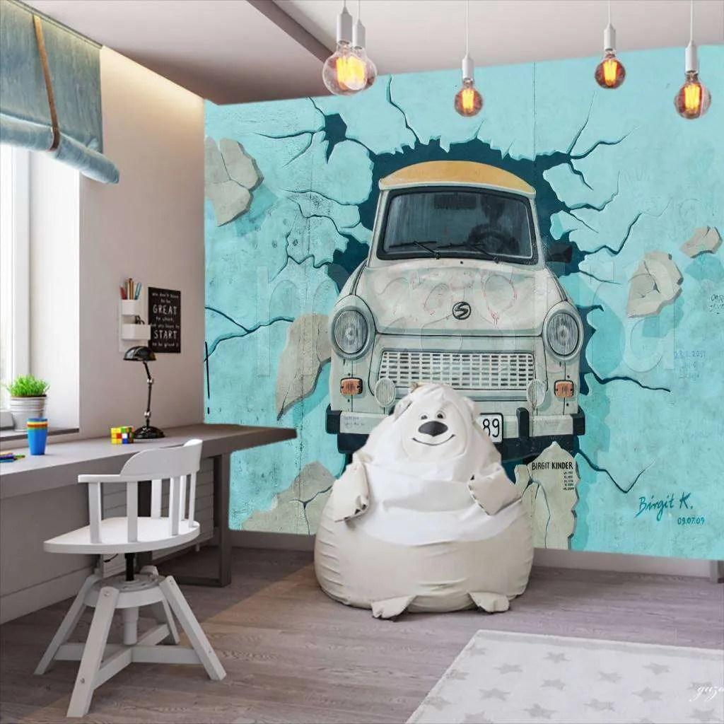 Фотообои в интерьере машина в стене  12-580 фото