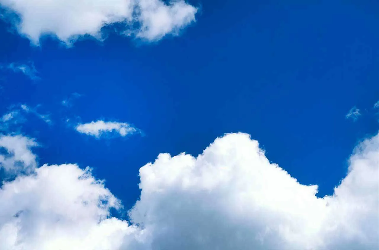 Фотообои в интерьере карта синего неба  9-360 фото