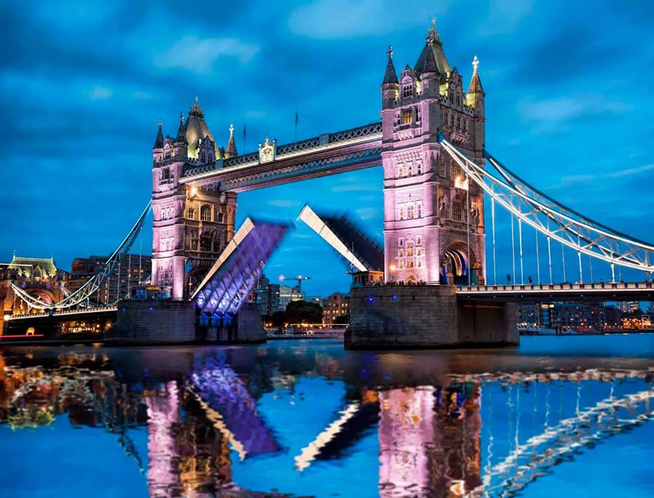 Фотообои в интерьере тауэрский мост в ночи  9-678 фото
