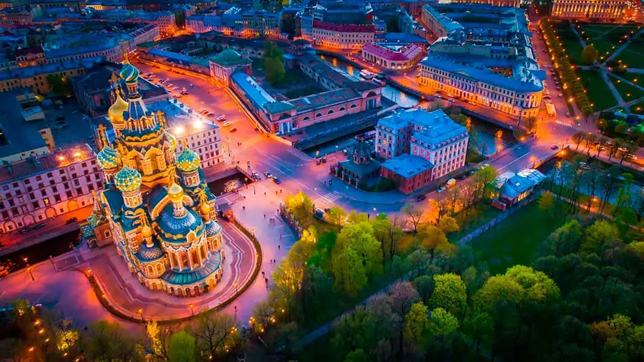 Фотообои в интерьере великолепный спас на крови  9-679 фото