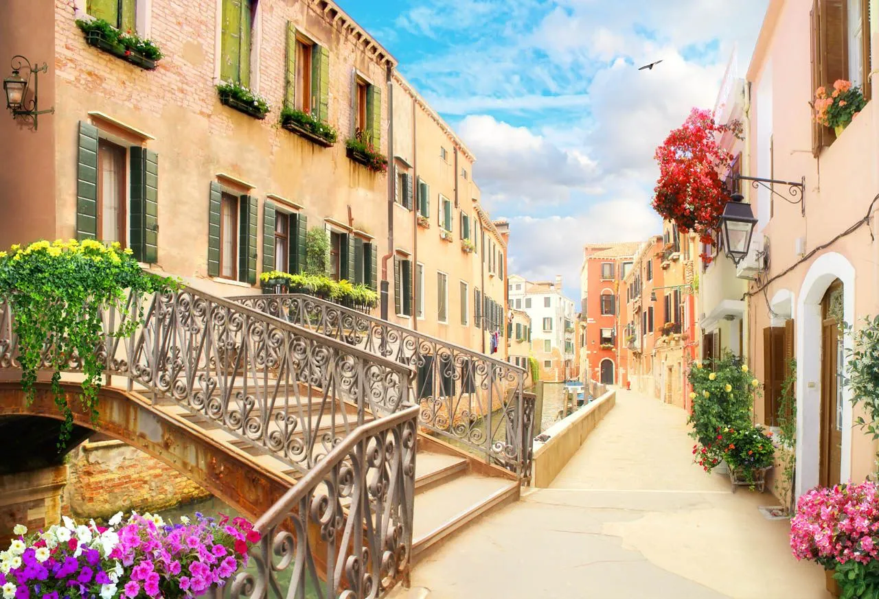 Фотообои в интерьере улочка в итальянском стиле  19-0189 фото