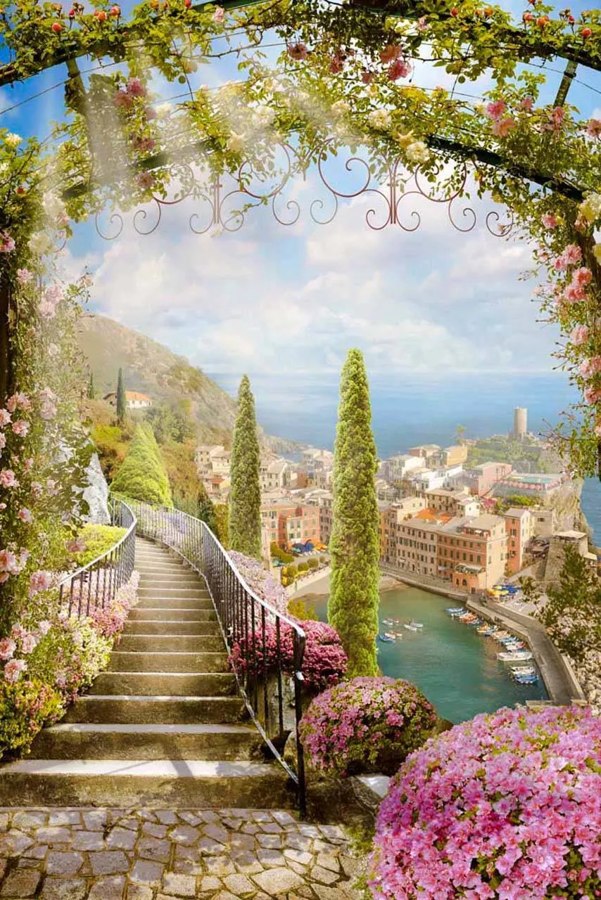 Фотообои в интерьере цветочная арка с видом на город у моря  7-209 фото