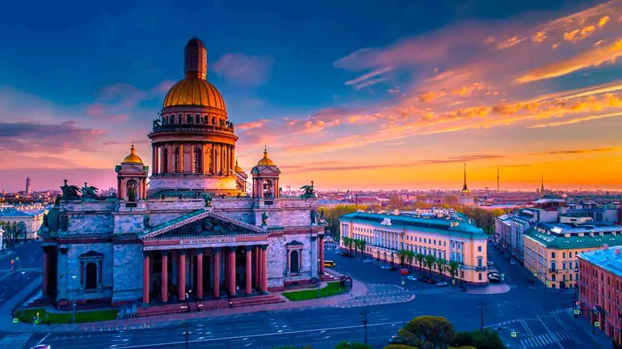 Фотообои в интерьере исаакиевский собор в лучах вечернего солнца  9-672 фото