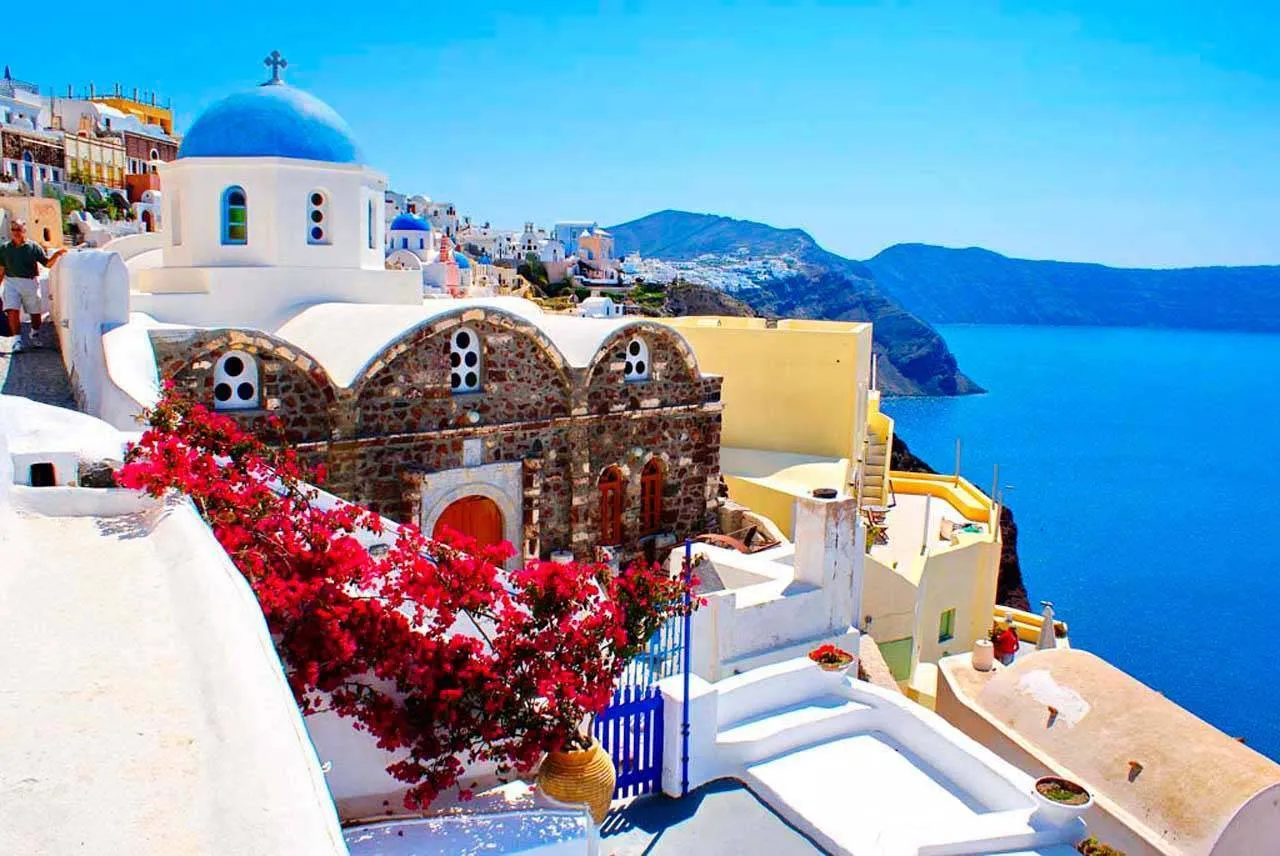 Фотообои в интерьере пространство санторини  4-275 фото